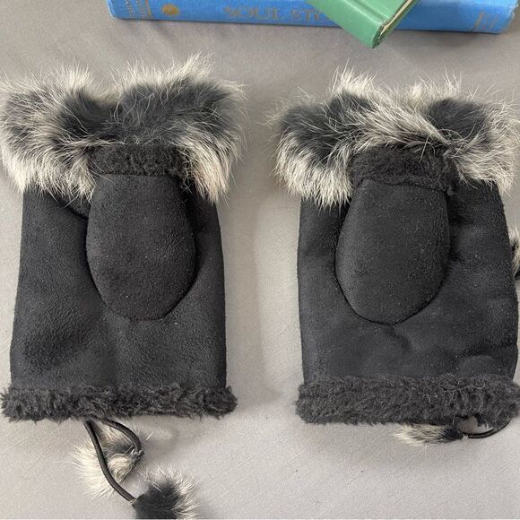 Open Finger Wrist Warm Gloves Black Pom Pom Winter One Size - Picture 3 of 5